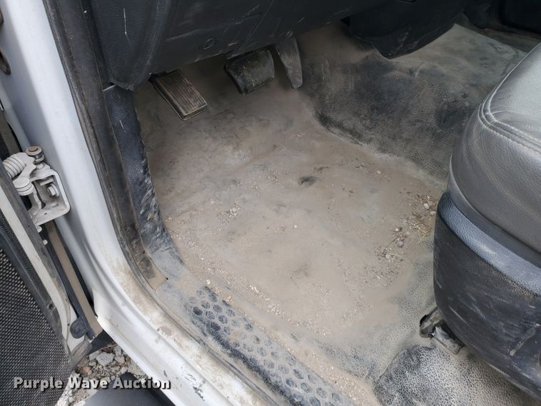 image for item DI5008 2015 Dodge Ram 5500HD  truck cab and chassis