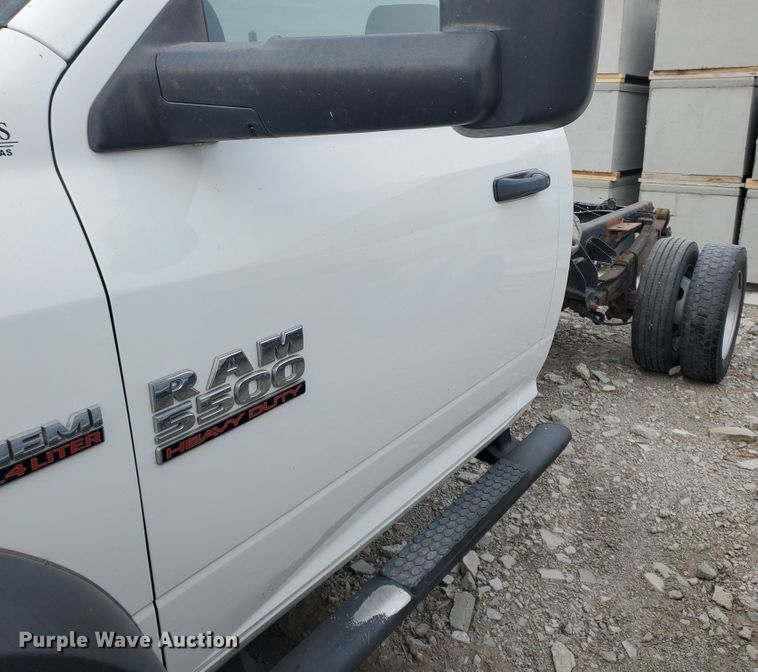 image for item DI5008 2015 Dodge Ram 5500HD  truck cab and chassis