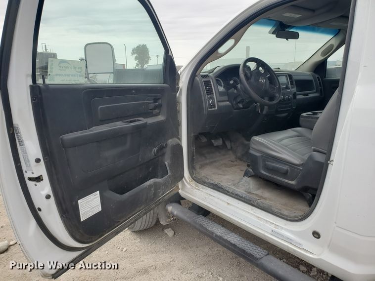 image for item DI5010 2015 Dodge Ram 5500HD  truck cab and chassis