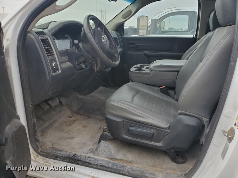 image for item DI5010 2015 Dodge Ram 5500HD  truck cab and chassis