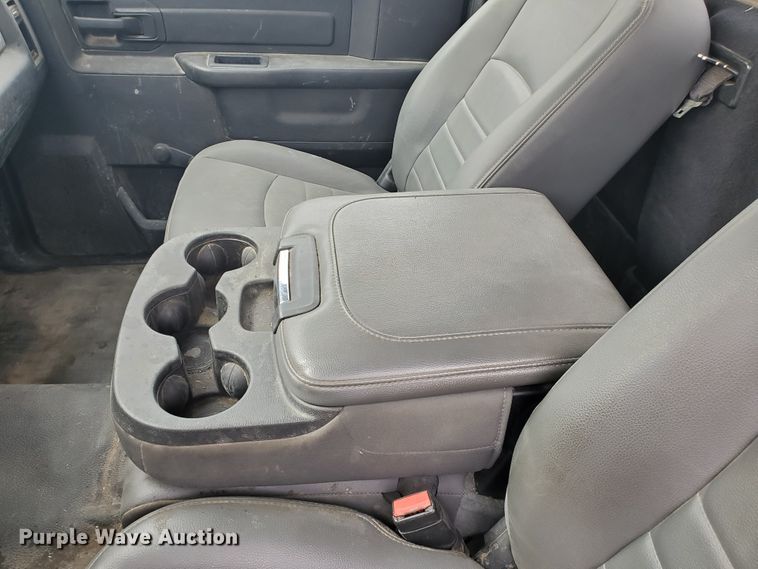 image for item DI5010 2015 Dodge Ram 5500HD  truck cab and chassis