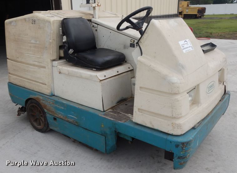 image for item DI7728 Tennant 7400 floor scrubber