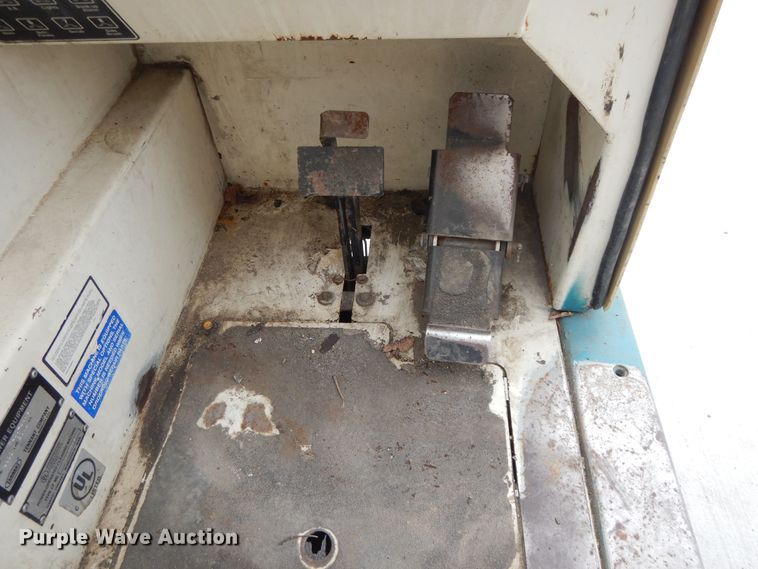 image for item DI7728 Tennant 7400 floor scrubber