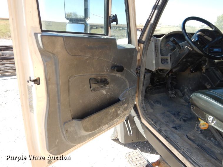 image for item DI8331 2013 International TerraStar  Crew Cab flatbed truck