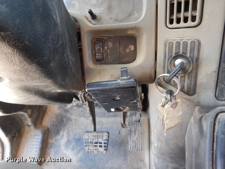 image for item DI8331 2013 International TerraStar  Crew Cab flatbed truck