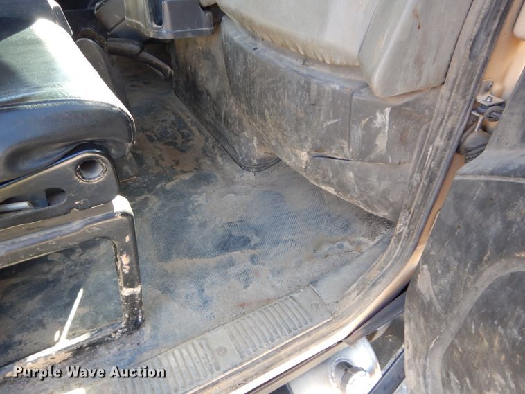 image for item DI8331 2013 International TerraStar  Crew Cab flatbed truck