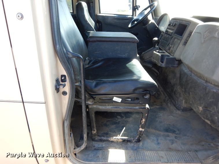 image for item DI8331 2013 International TerraStar  Crew Cab flatbed truck