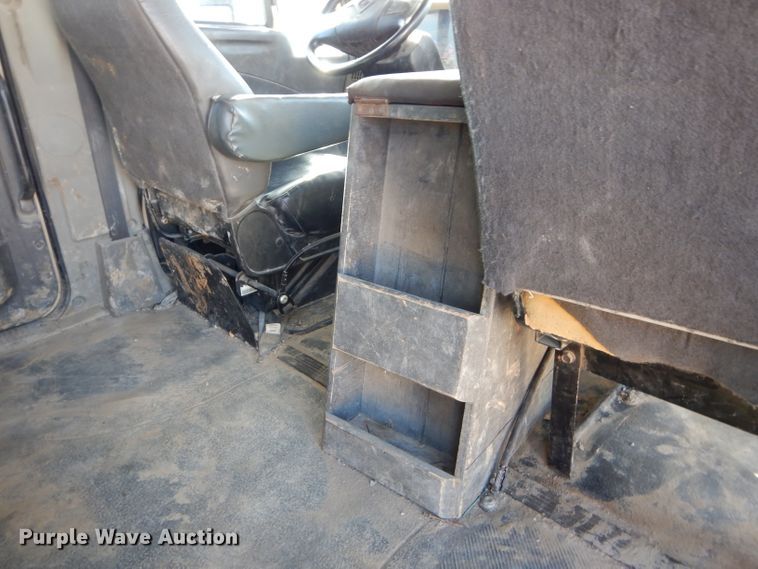 image for item DI8331 2013 International TerraStar  Crew Cab flatbed truck