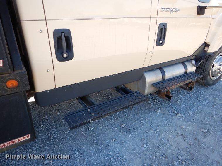 image for item DI8331 2013 International TerraStar  Crew Cab flatbed truck