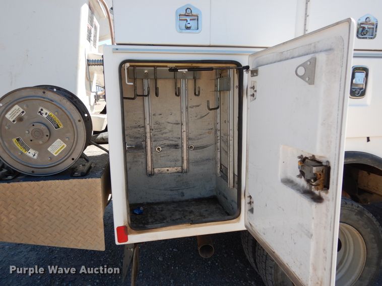 image for item DJ6607 2015 Dodge Ram 5500  bucket truck