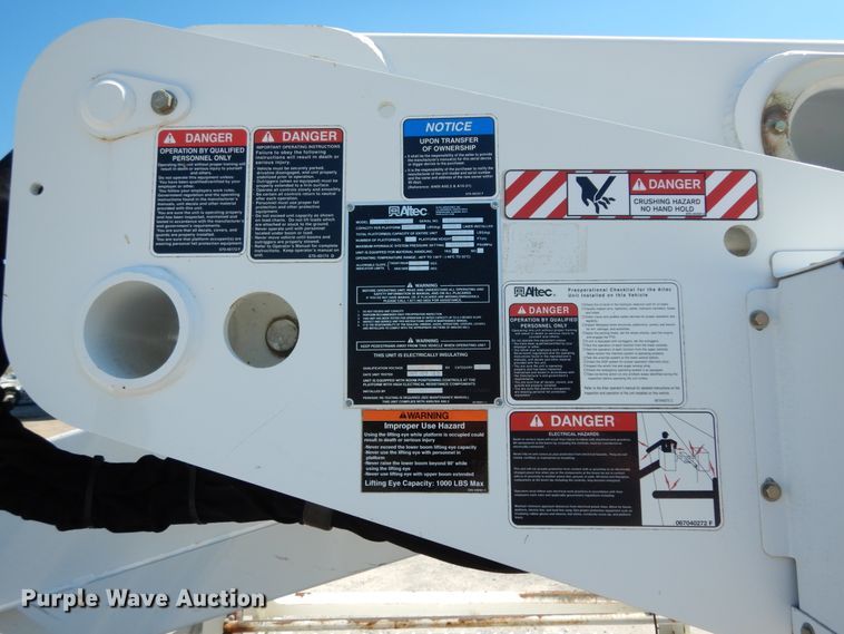 image for item DJ6607 2015 Dodge Ram 5500  bucket truck