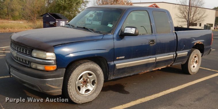 image for item DJ6850 2000 Chevrolet Silverado 1500  Ext. Cab pickup truck
