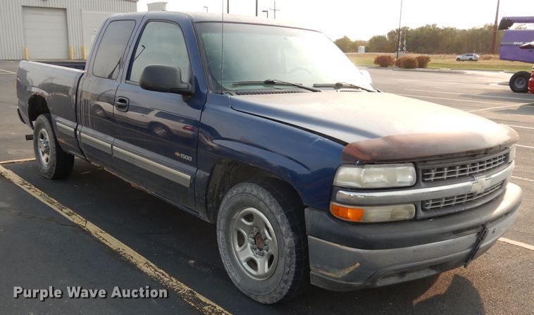 image for item DJ6850 2000 Chevrolet Silverado 1500  Ext. Cab pickup truck