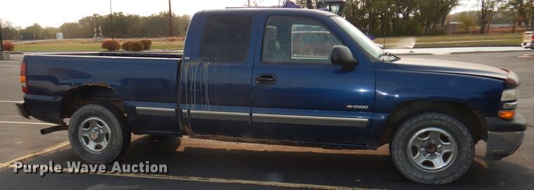 image for item DJ6850 2000 Chevrolet Silverado 1500  Ext. Cab pickup truck