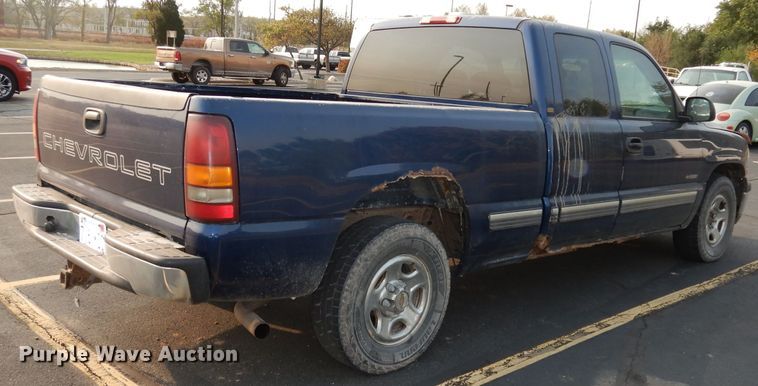 image for item DJ6850 2000 Chevrolet Silverado 1500  Ext. Cab pickup truck