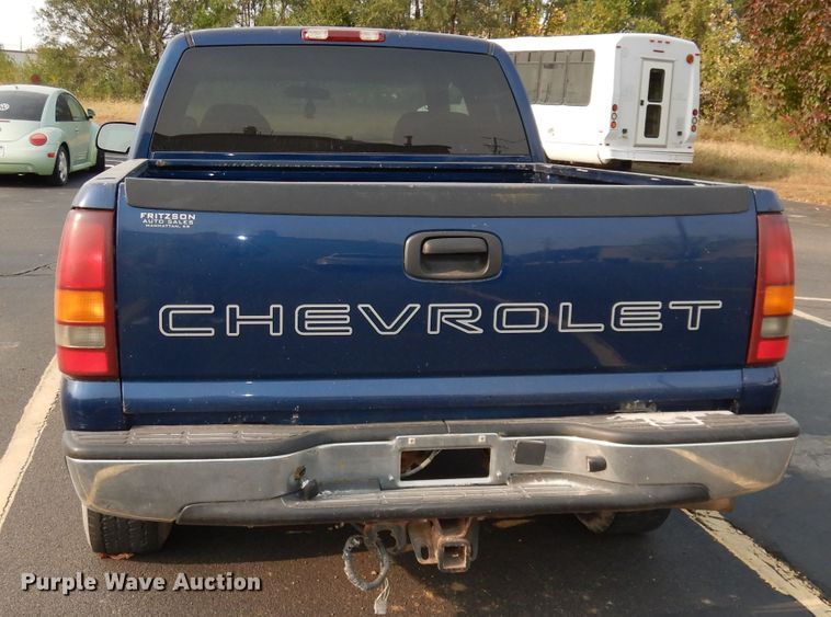 image for item DJ6850 2000 Chevrolet Silverado 1500  Ext. Cab pickup truck