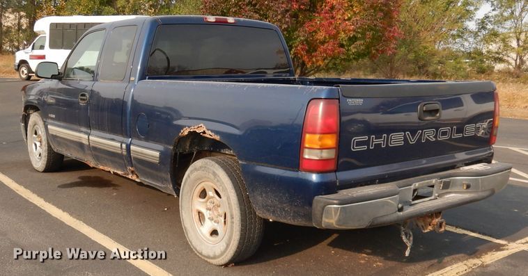 image for item DJ6850 2000 Chevrolet Silverado 1500  Ext. Cab pickup truck