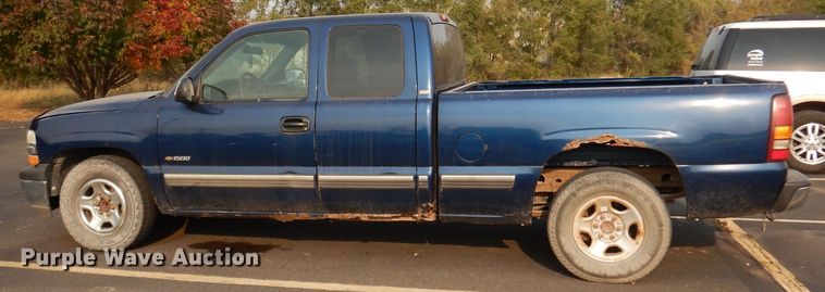 image for item DJ6850 2000 Chevrolet Silverado 1500  Ext. Cab pickup truck