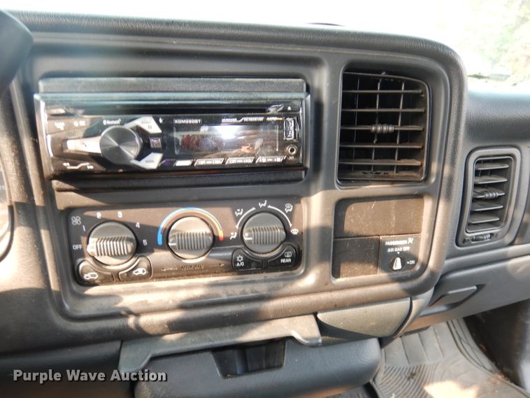 image for item DJ6850 2000 Chevrolet Silverado 1500  Ext. Cab pickup truck