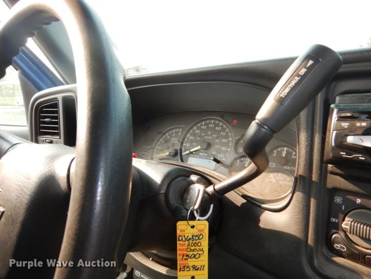 image for item DJ6850 2000 Chevrolet Silverado 1500  Ext. Cab pickup truck