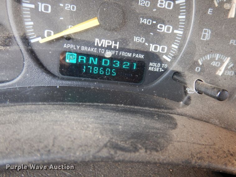 image for item DJ6850 2000 Chevrolet Silverado 1500  Ext. Cab pickup truck