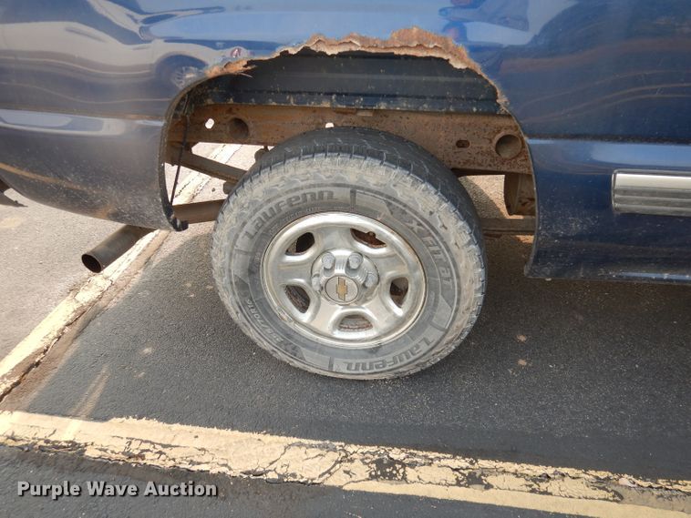 image for item DJ6850 2000 Chevrolet Silverado 1500  Ext. Cab pickup truck