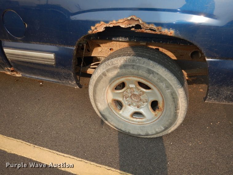 image for item DJ6850 2000 Chevrolet Silverado 1500  Ext. Cab pickup truck