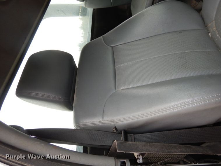 image for item DJ6900 2014 Ford F550 Super Duty XL  rollback truck