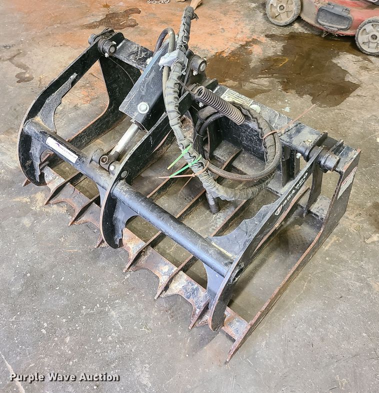 Bradco 42"W compact utility loader grapple bucket in Independence, MO