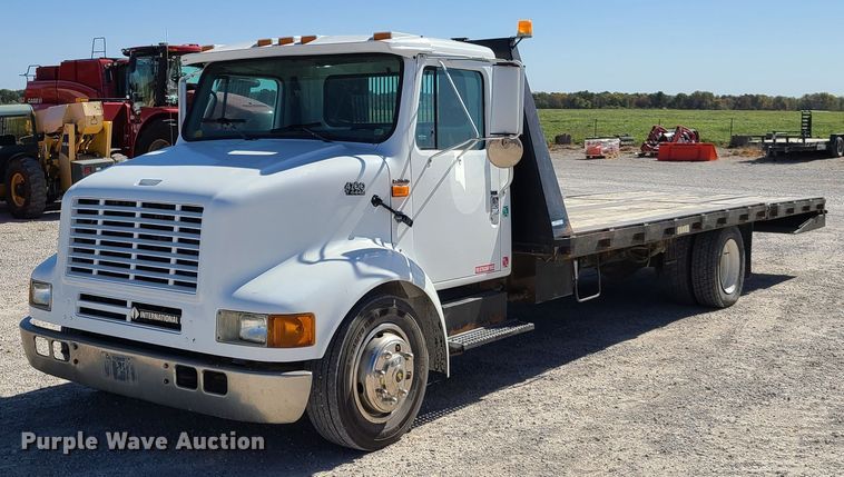 image for item EL9509 2001 International 4700  flatbed truck