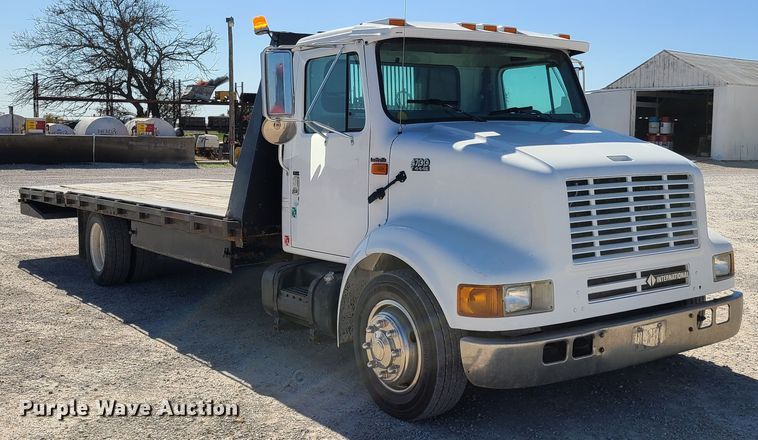 image for item EL9509 2001 International 4700  flatbed truck