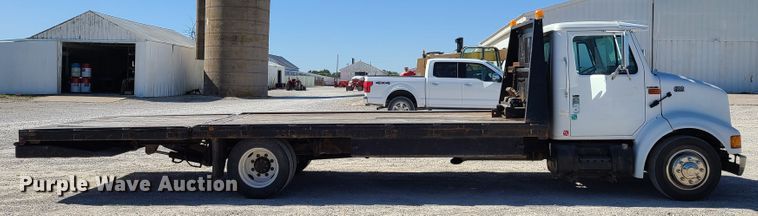 image for item EL9509 2001 International 4700  flatbed truck