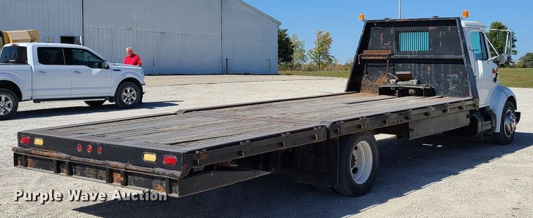 image for item EL9509 2001 International 4700  flatbed truck