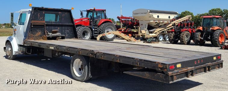 image for item EL9509 2001 International 4700  flatbed truck