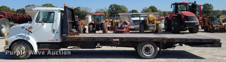 image for item EL9509 2001 International 4700  flatbed truck
