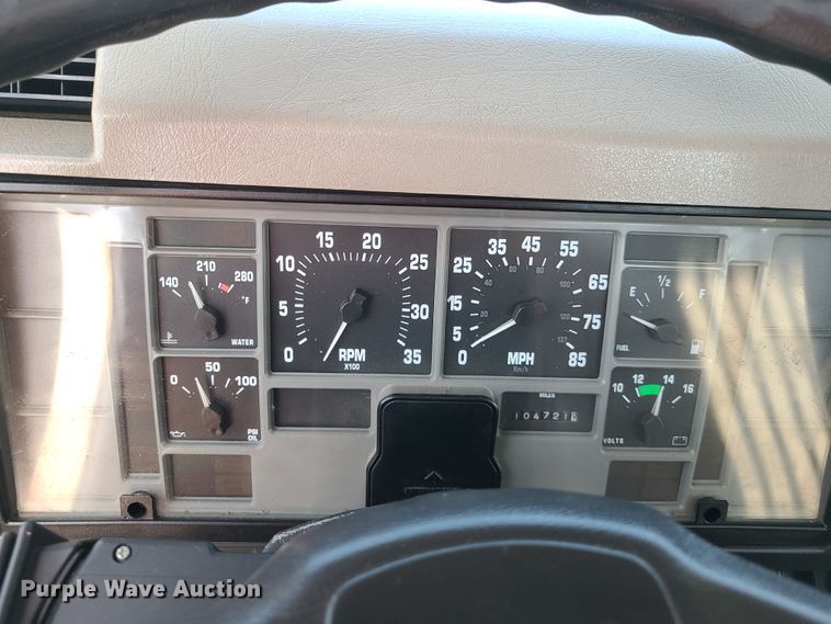 image for item EL9509 2001 International 4700  flatbed truck