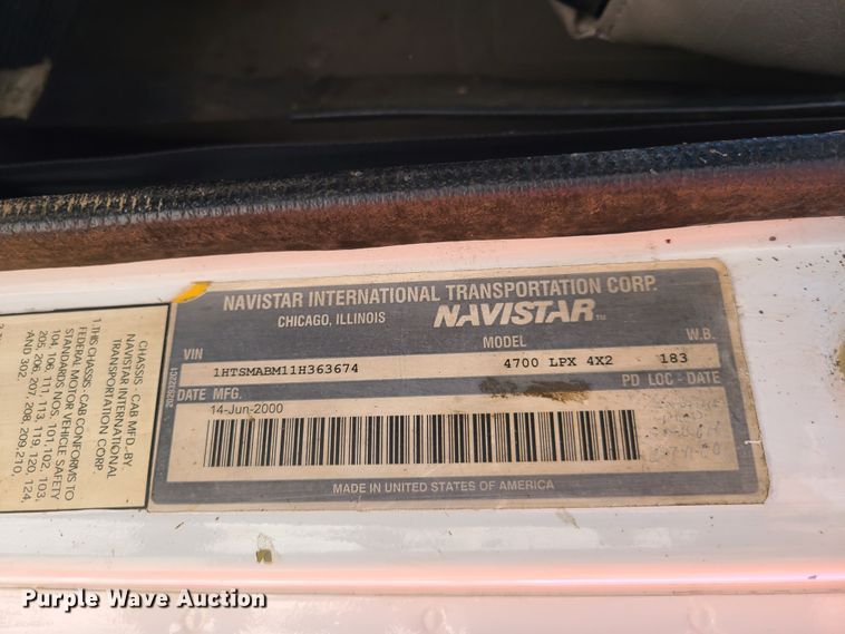 image for item EL9509 2001 International 4700  flatbed truck