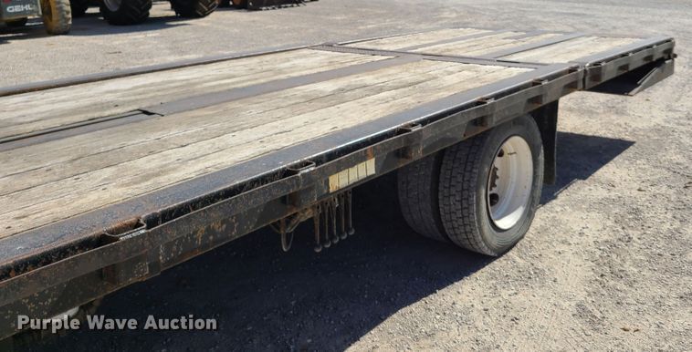 image for item EL9509 2001 International 4700  flatbed truck