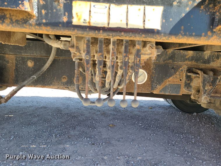 image for item EL9509 2001 International 4700  flatbed truck