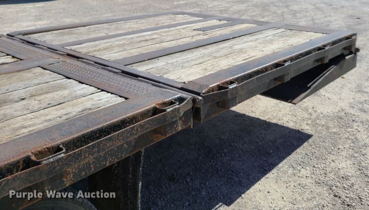 image for item EL9509 2001 International 4700  flatbed truck