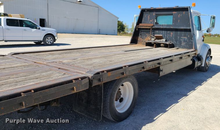 image for item EL9509 2001 International 4700  flatbed truck