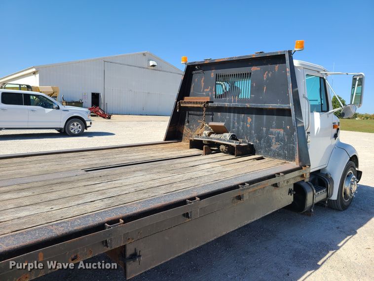 image for item EL9509 2001 International 4700  flatbed truck