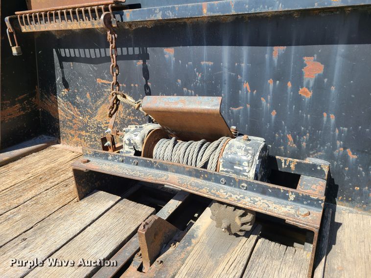 image for item EL9509 2001 International 4700  flatbed truck