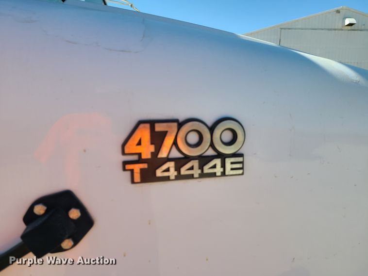 image for item EL9509 2001 International 4700  flatbed truck