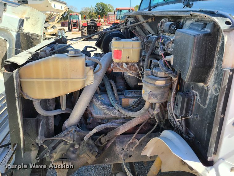 image for item EL9509 2001 International 4700  flatbed truck