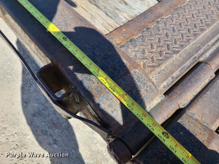 image for item EL9509 2001 International 4700  flatbed truck