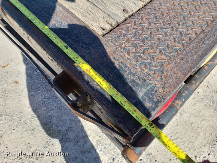 image for item EL9509 2001 International 4700  flatbed truck