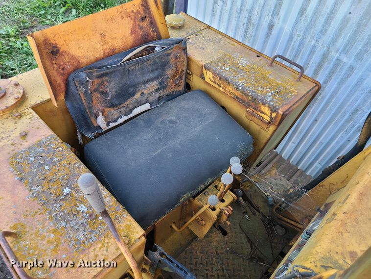 image for item EL9514 1972 Case 450  track loader