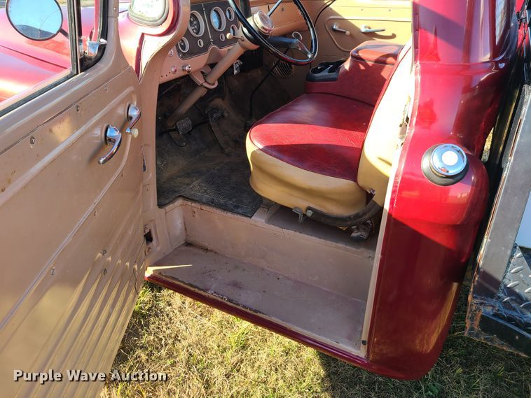 image for item EL9520 1959 GMC 150  flatbed pickup truck