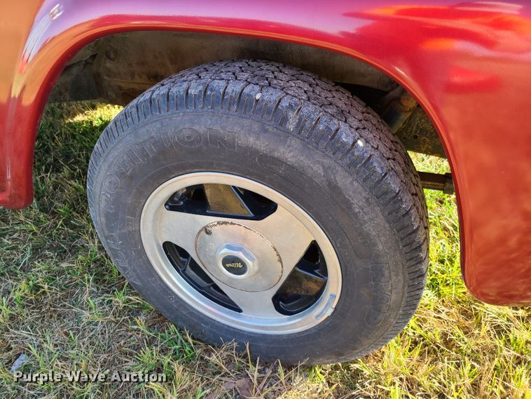 image for item EL9520 1959 GMC 150  flatbed pickup truck